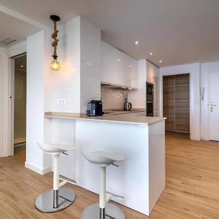 Vb Waterfront 2bdr In Apartament